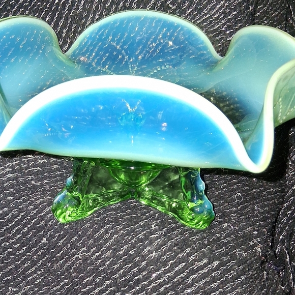 DIVINE AND ALLURING "NORTHWOOD GLASS CO. GREEN OPALESCENT BOWL. - Picture 11 of 11